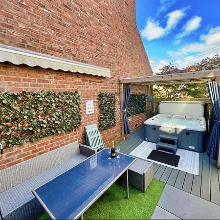Hot Tub, Free Parking, Near Shops & Restaurants, Location 1M To City Jesmond Экстерьер фото