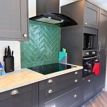 Hot Tub, Free Parking, Near Shops & Restaurants, Location 1M To City Jesmond Экстерьер фото