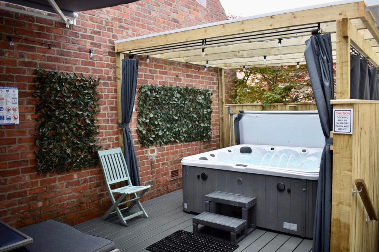 Hot Tub, Free Parking, Near Shops & Restaurants, Location 1M To City Jesmond Экстерьер фото