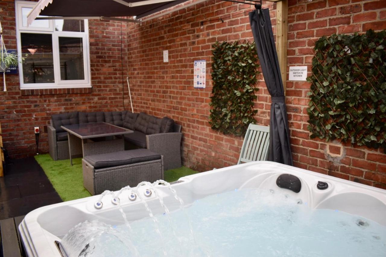 Hot Tub, Free Parking, Near Shops & Restaurants, Location 1M To City Jesmond Экстерьер фото