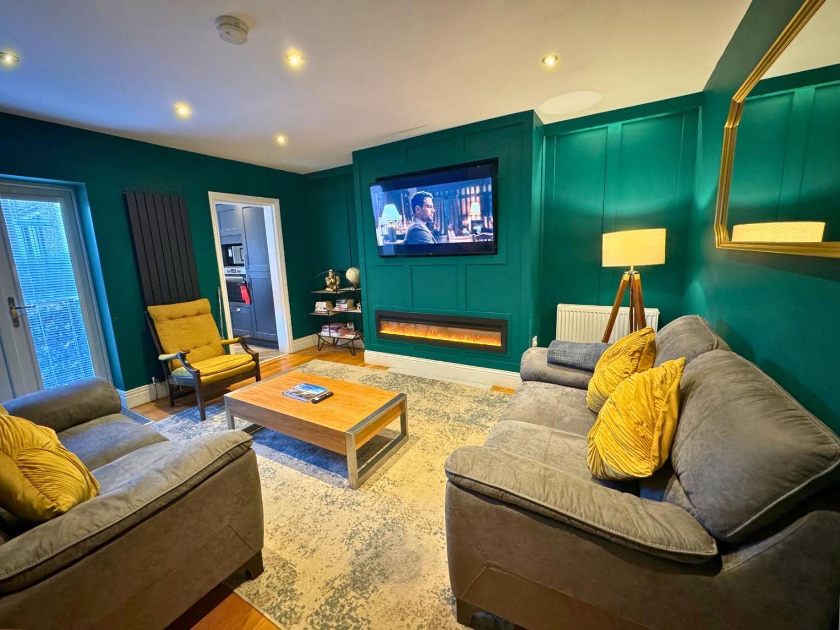 Hot Tub, Free Parking, Near Shops & Restaurants, Location 1M To City Jesmond Экстерьер фото