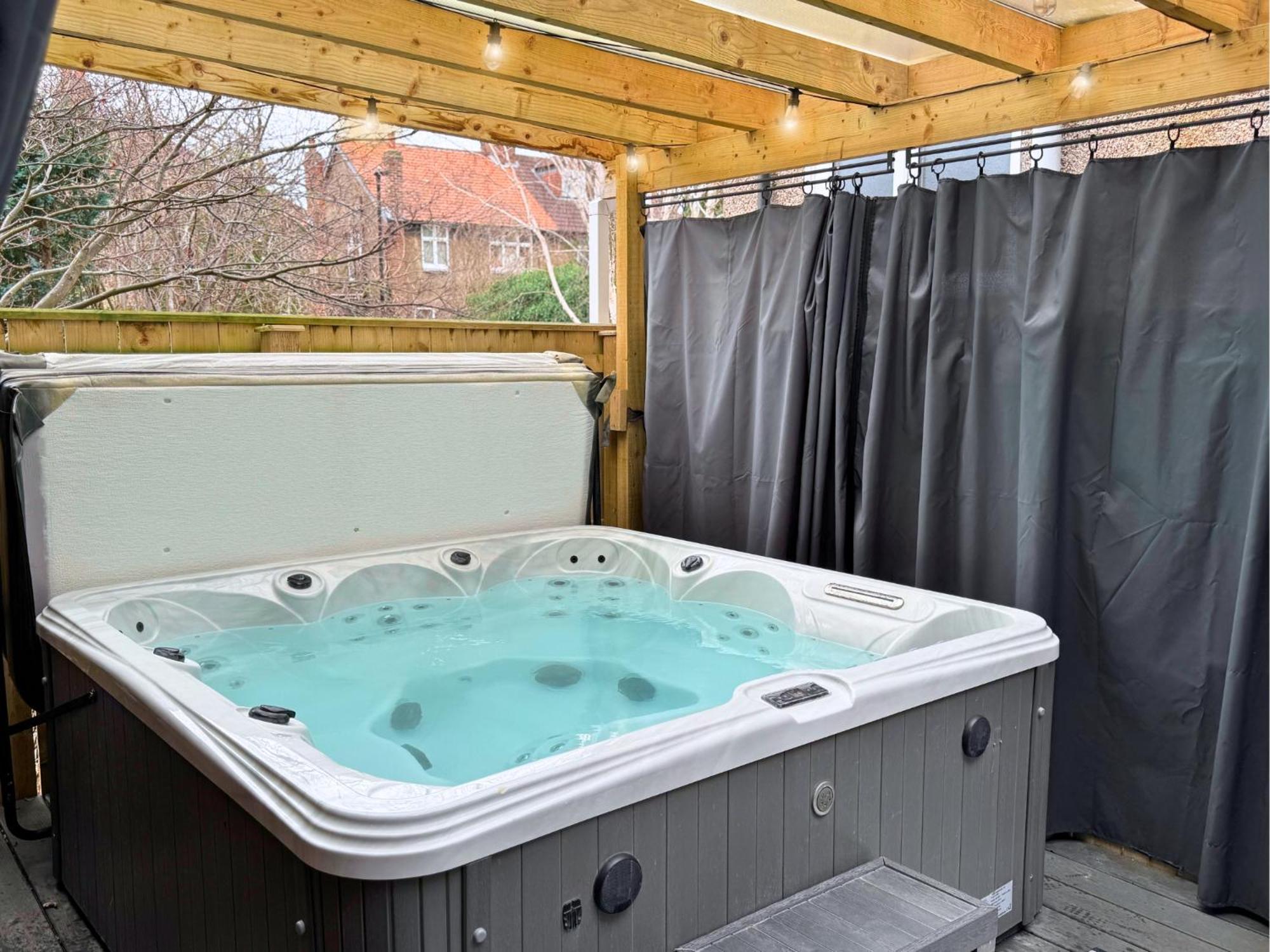 Hot Tub, Free Parking, Near Shops & Restaurants, Location 1M To City Jesmond Экстерьер фото