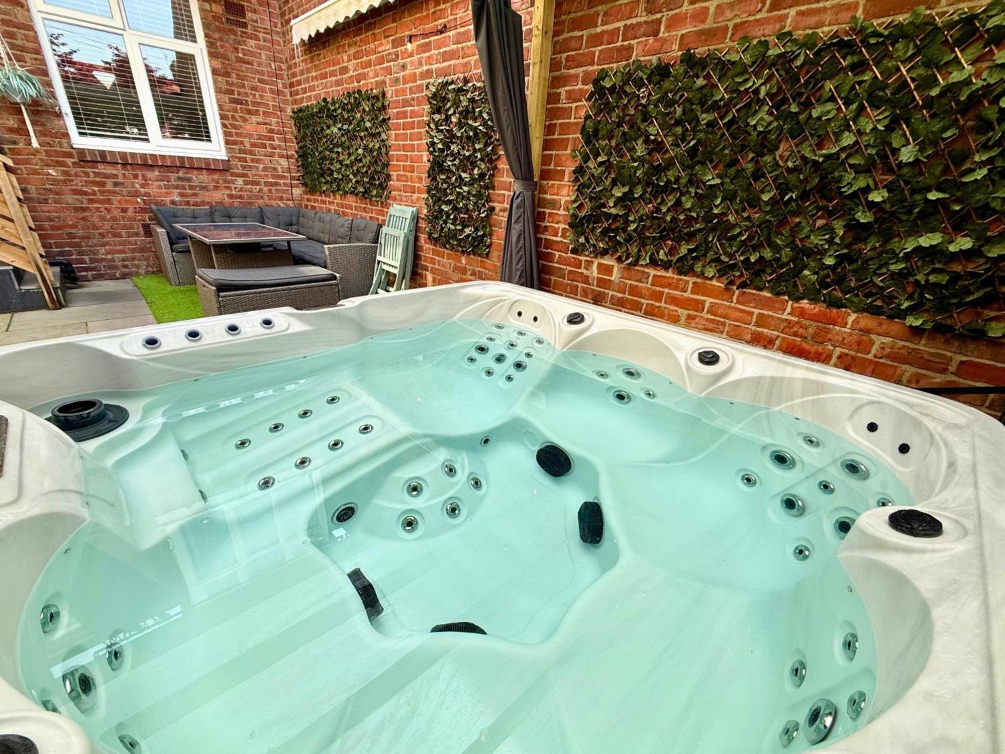 Hot Tub, Free Parking, Near Shops & Restaurants, Location 1M To City Jesmond Экстерьер фото