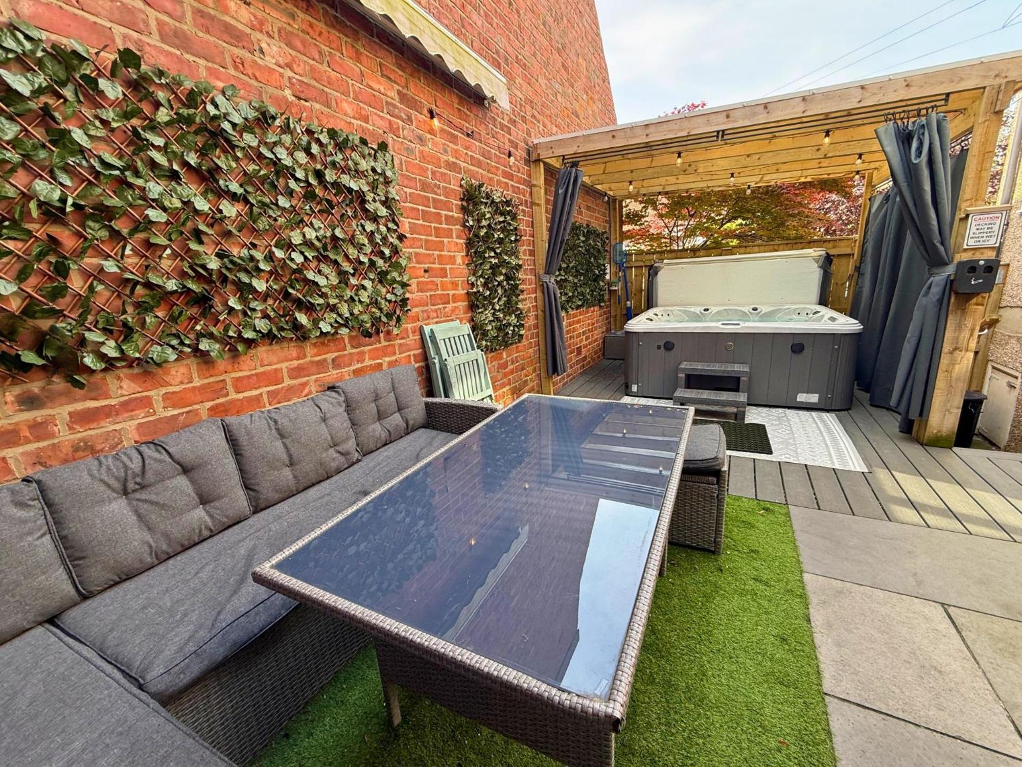 Hot Tub, Free Parking, Near Shops & Restaurants, Location 1M To City Jesmond Экстерьер фото